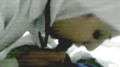 एक सुनहरे बालों वाली सेक्सी फिल्म भोजपुरी सेक्सी वीडियो के साथ प्राकृतिक स्तन और एक मुंडा बिल्ली है फैल रहा है उसकी चूत